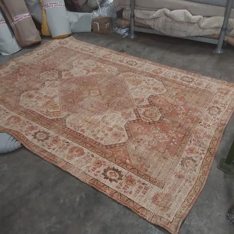 QUALITY DESIGNER PATTERNED RUG - APPROXIMATELY 292 x 205cm