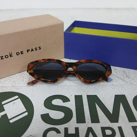 ZOË DE PASS SUNGLASSES – TORTOISHELL FRAME, BOXED