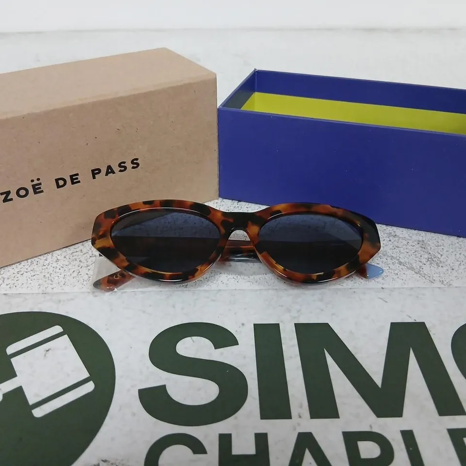 ZOË DE PASS SUNGLASSES – TORTOISHELL FRAME, BOXED