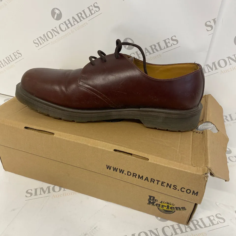 BOXED PAIR OF DR MARTENS SHOES SIZE 10