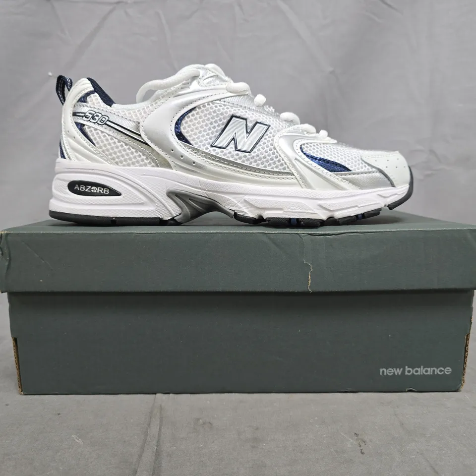 BOXED PAIR OF NEW BALANCE 530 TRAINERS IN WHITE/SILVER/NAVY SIZE UK 6