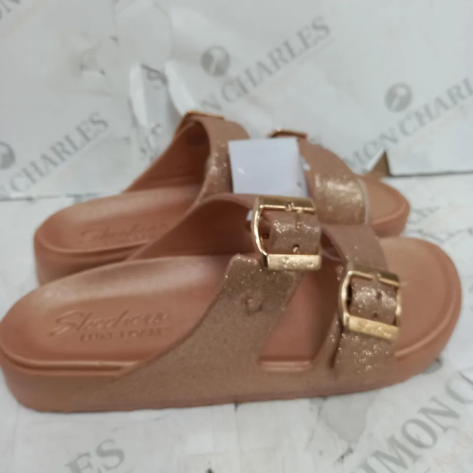 PAIR OF SKECHERS OPEN TOE SANDALS IN ROSE GOLD COLOUR SIZE 6