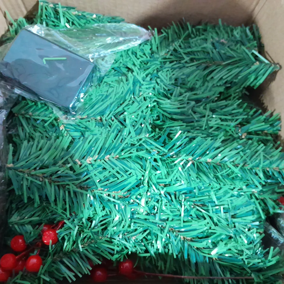 BOXED XMAS GARLAND IN GREEN SIZE 1M 