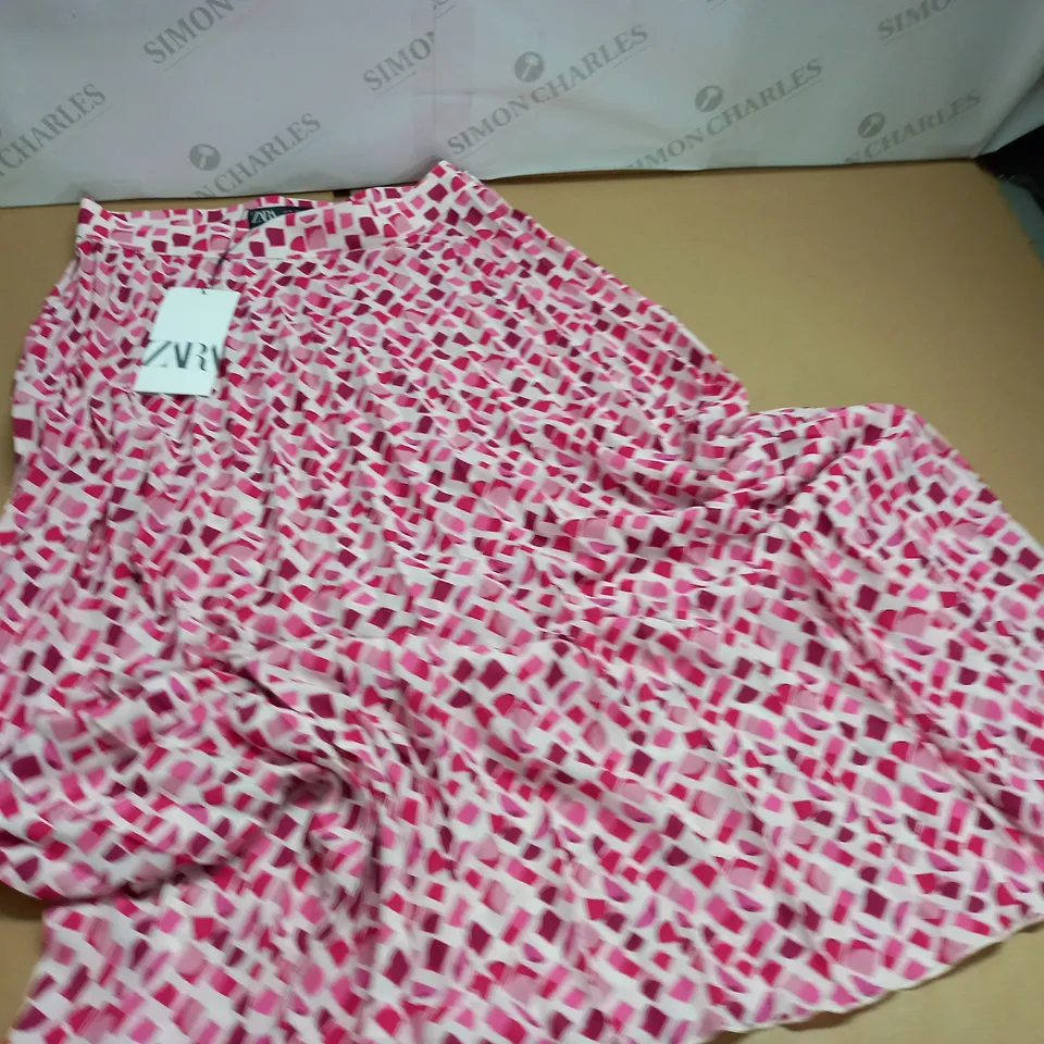 ZARA PINK PATTERENED SKIRT - M