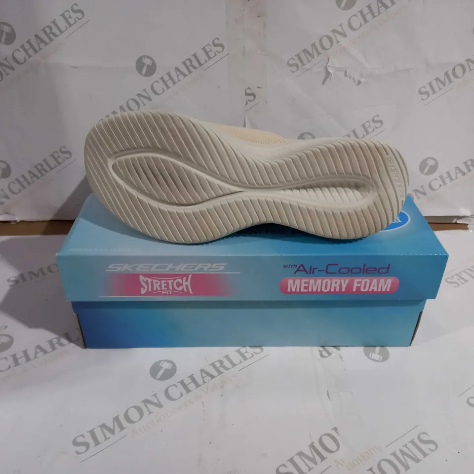 BOXED PAIR OF SKECHERS STRETCH FIT ULTRA FLEX 3.0 SHOES NATURAL UK SIZE 6
