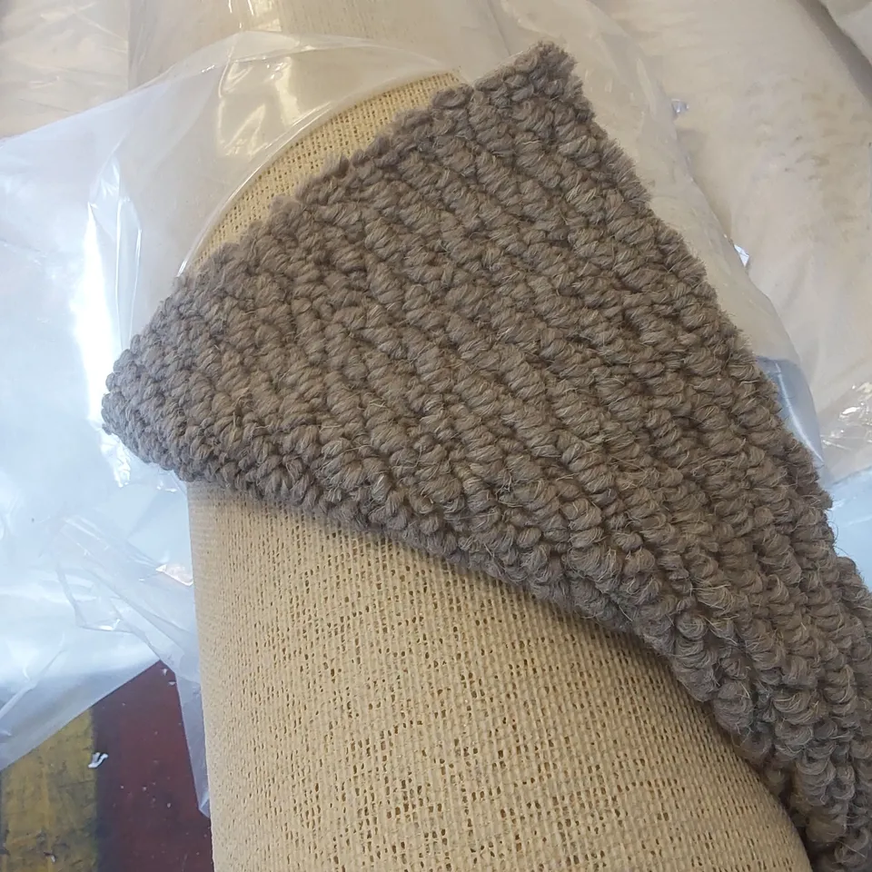 ROLL OF QUALITY FOUNDATIONS TOLLYMORE CARPET -  3.5 x 4m