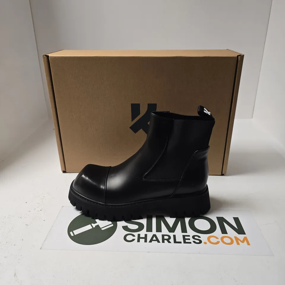KOI FREEDOM BLACK BOOT WITH LUG SOLE - UK 9