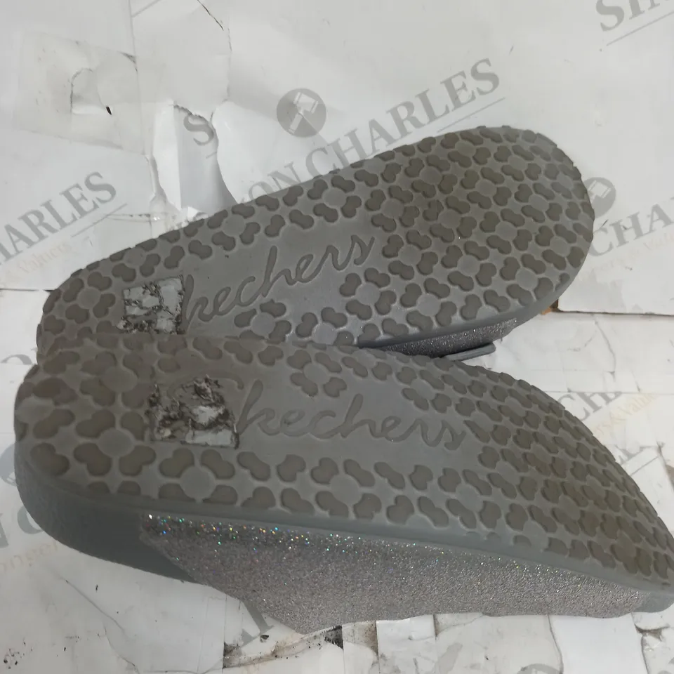 SKECHER SILVER SANDALS SIZE 5