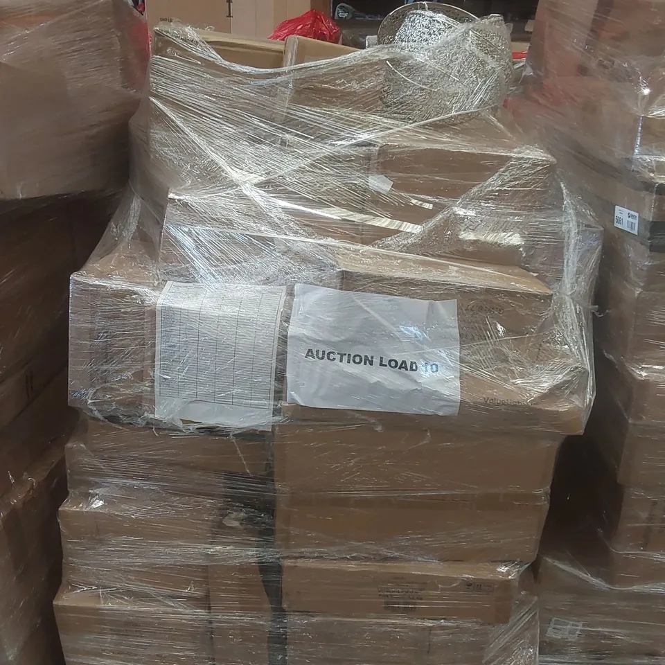 PALLET CONTAINING A VERY LARGE QUANTITY OF ASSORTED DESIGNER LIGHTING PRODUCTS