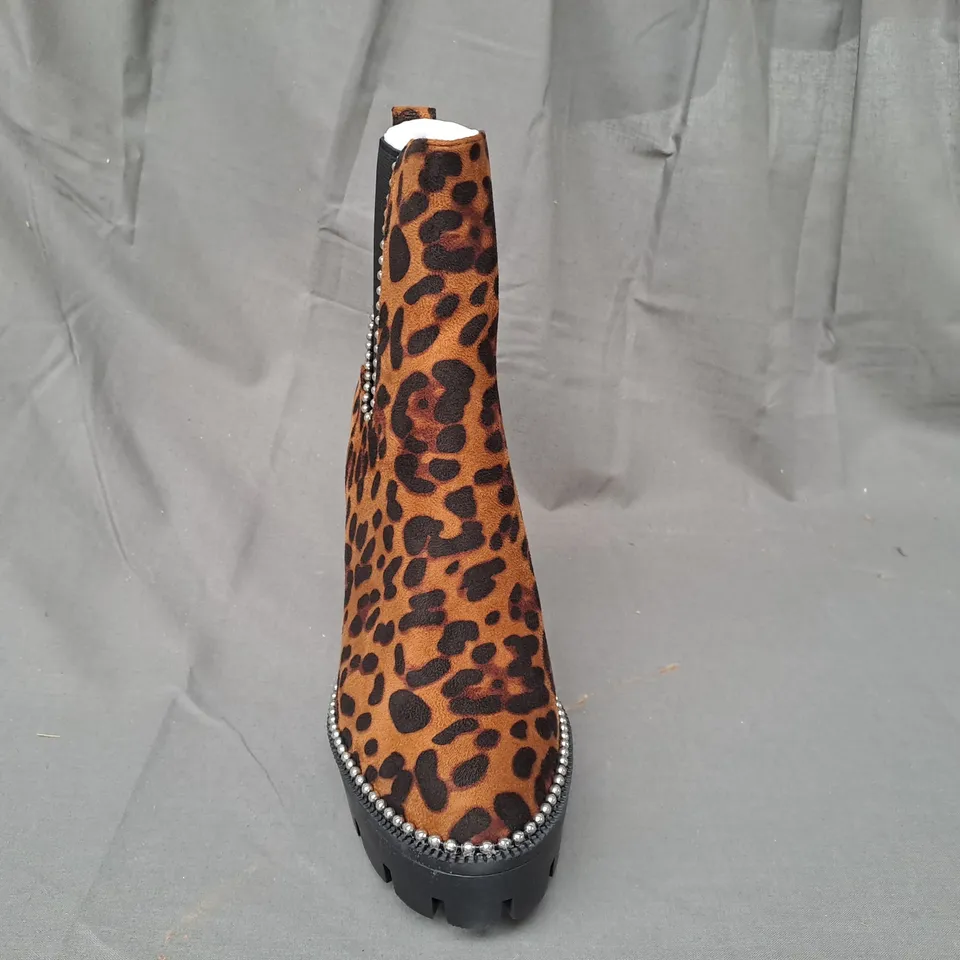 BOXED PAIR OF DESIGNER HIGH BLOCK HEEL PLATFORM BOOTS IN LEOPARD PRINT EU SIZE 40