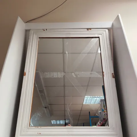 MIRROR IN WOODEN FRAME (97 X 76CM APPROXIMATELY)