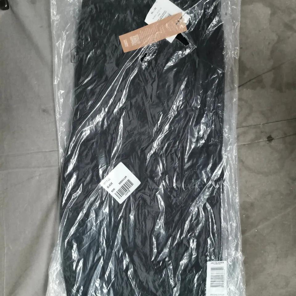 JACK & JONES CARGO PANTS IN BLACK SIZE 32/32