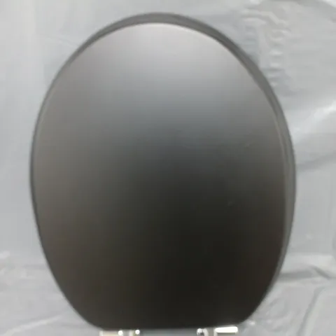 BOXED HOME SLOW CLOSE WOOD TOILET SEAT