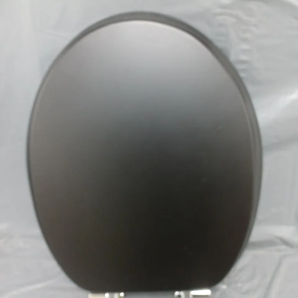 BOXED HOME SLOW CLOSE WOOD TOILET SEAT 