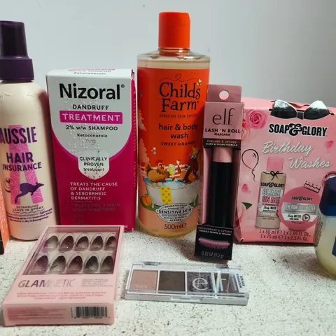 APPROX 12 ASSORTED BEAUTY PRODUCTS TO INCLUDE AUSSIE LEAVE IN SPRAY, CHILDS FARM HAIR/BODY WASH, ELF MASCARA, ETC