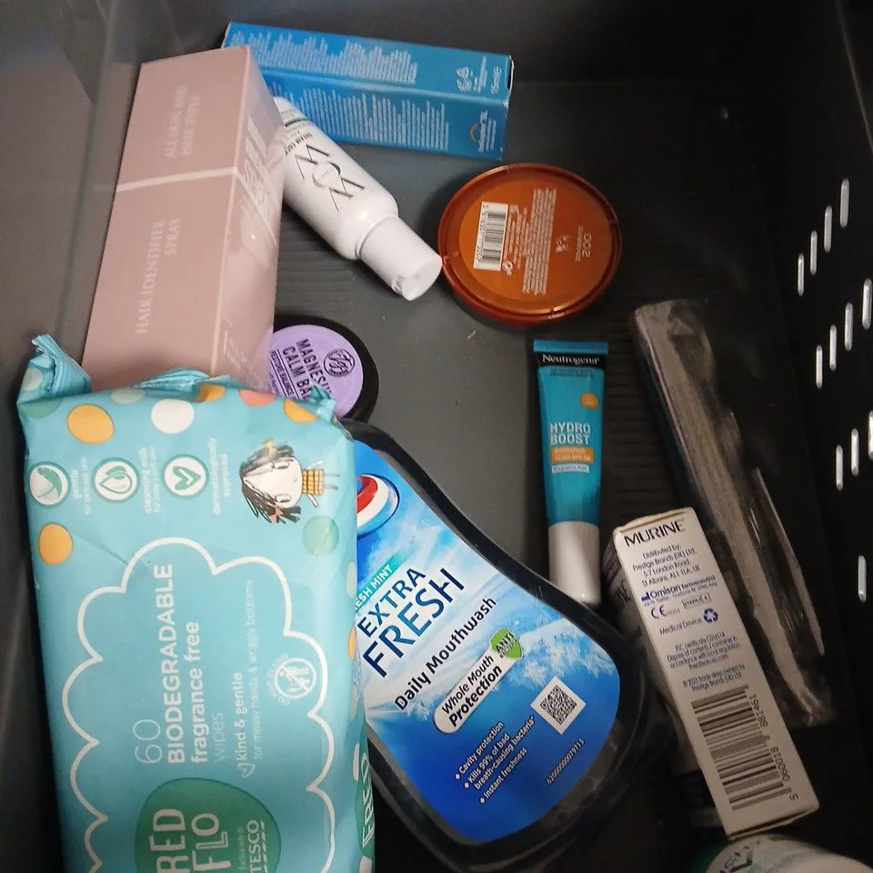 APPROXIMATEY 20 ASSORTED HEALTH AND BEAUTY PRODUCTS TO INCLUDE - AMELIORITE NOURISHING BODY WASH - MEDIK8 GENTLE CLEANSE - N07 THUNDER EYESHADOW - ETC