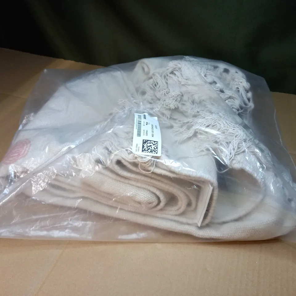 PACKAGED DESIGNER OFF WHITE TEXTURED RUG - SIZE APPROX 140X200CM
