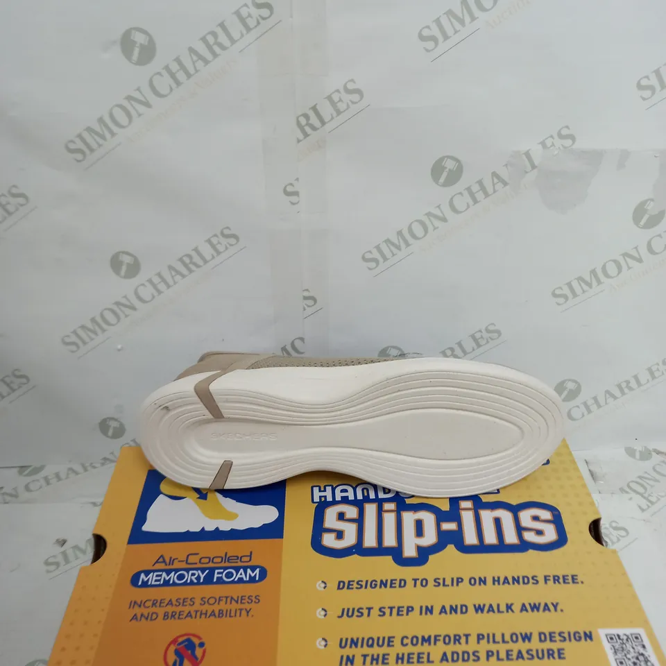 BOXED PAIR OF SKECHERS SWIFT ADVANCE SNEAKERS IN TAUPE SIZE 6