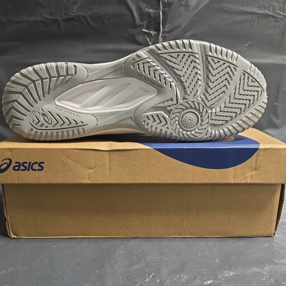 BOXED PAIR OF ASICS UPCOURT 6 TRAINERS IN MAKO BLUE/WHITE SIZE UK 10.5