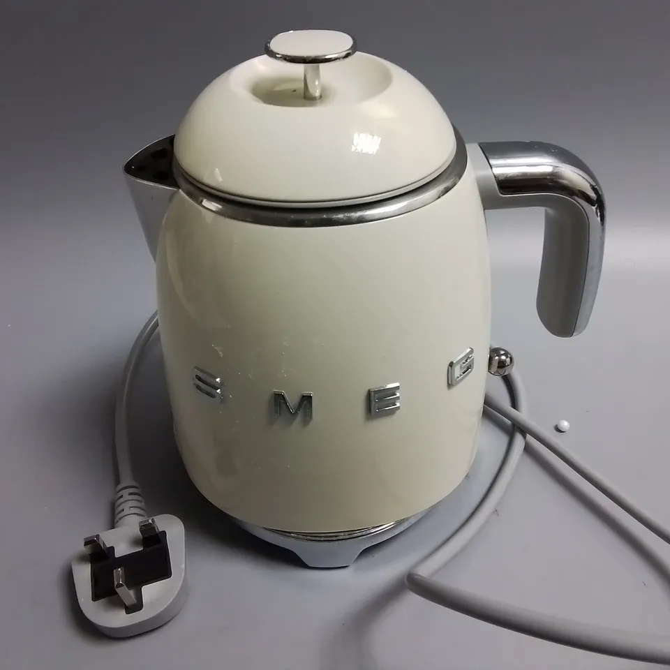UNBOXED SMEG MINI KETTLE IN CREAM