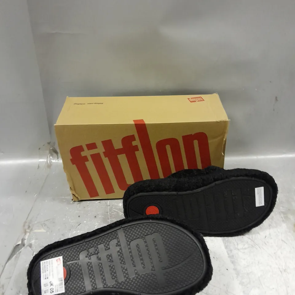 BOXED PAIR OF FITFLOP IQUISHION D-LUXE PADDED TEDDY CROSS SLIDES BLACK UK 5 
