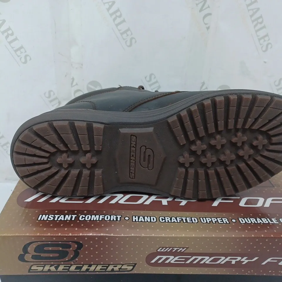 BOXED PAIR OF SKECHERS MENS LEATHER BOOTS IN CHOCOLATE - SIZE 8 