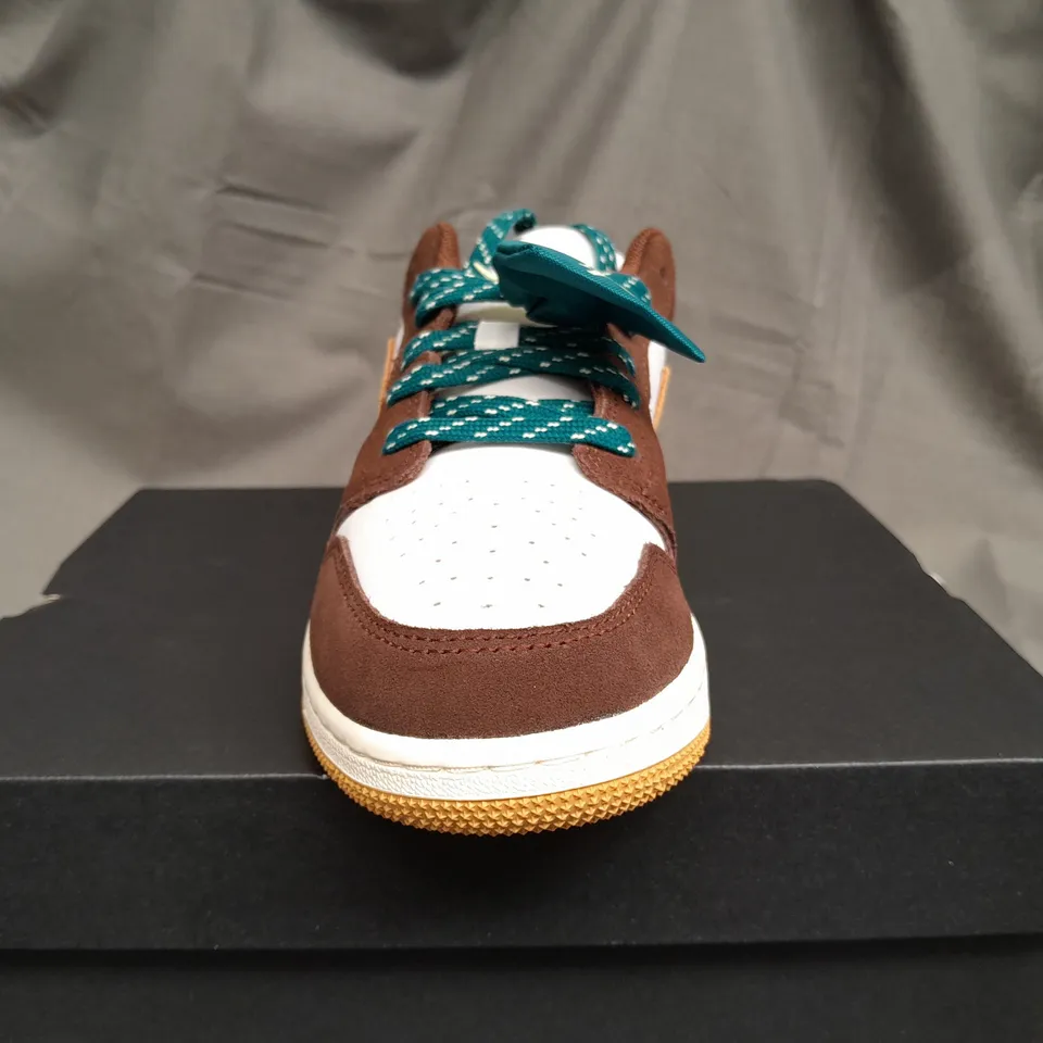 BOXED AIR JORDAN 1 LOW SE - UK 5 