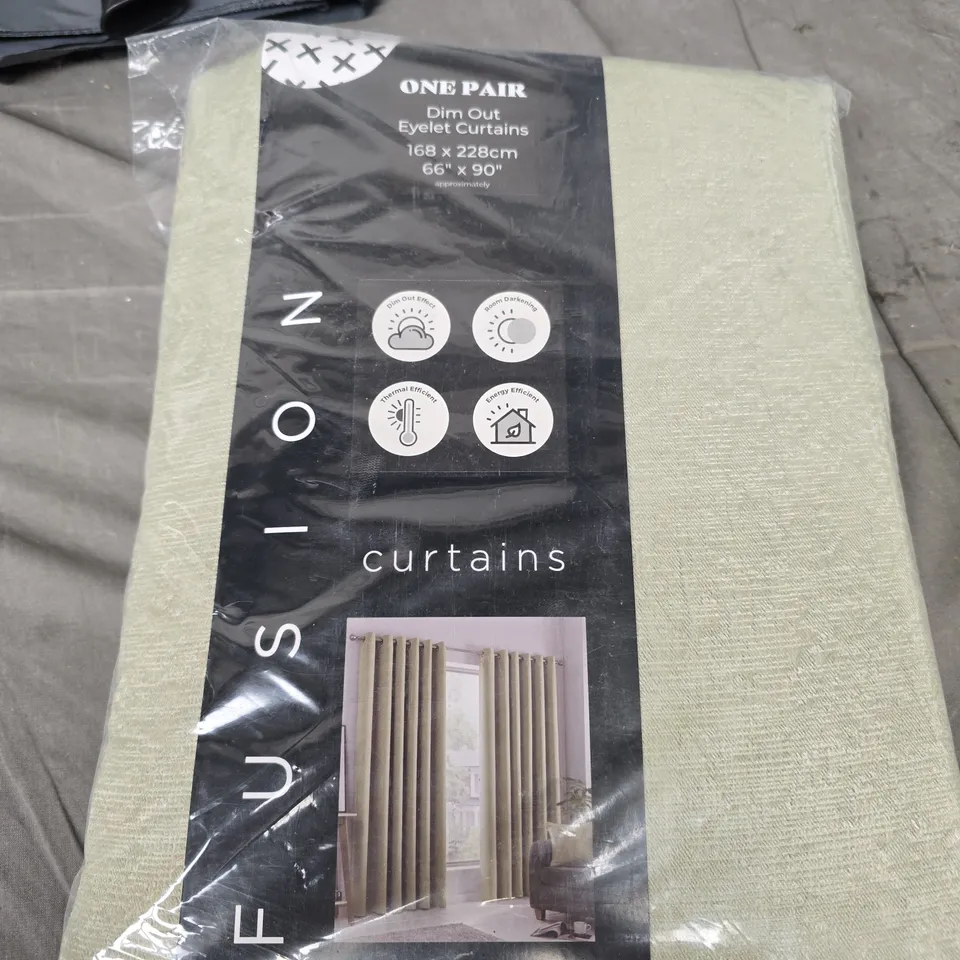 ONE PAIR DIM OUT EYELET CURTAINS 66 X 90 IN GREEN 