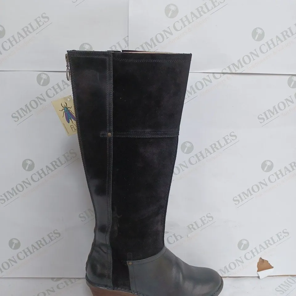 FLY LONDON SEDA BOOTS IN BLACK - UK 6 