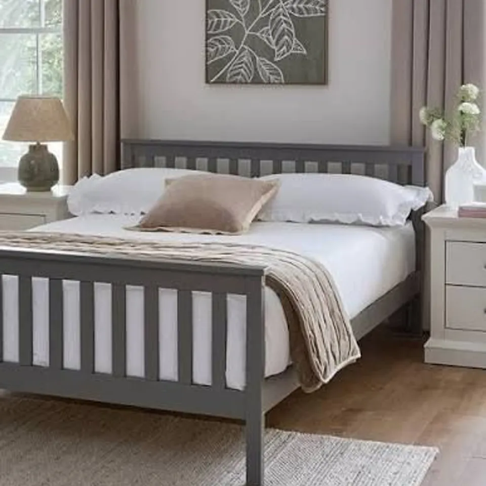 BOXED DAWSON KING SIZE WOODEN BED FRAME - GREY (1 BOX)