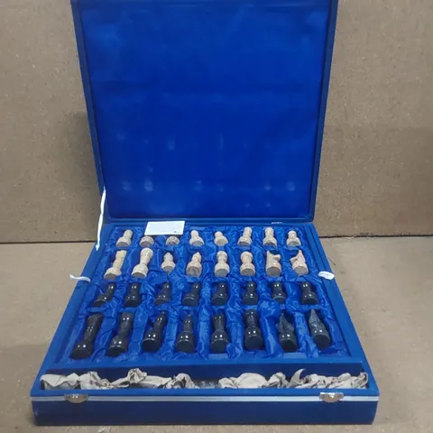 DESIGNER CHESS SET IN CASE