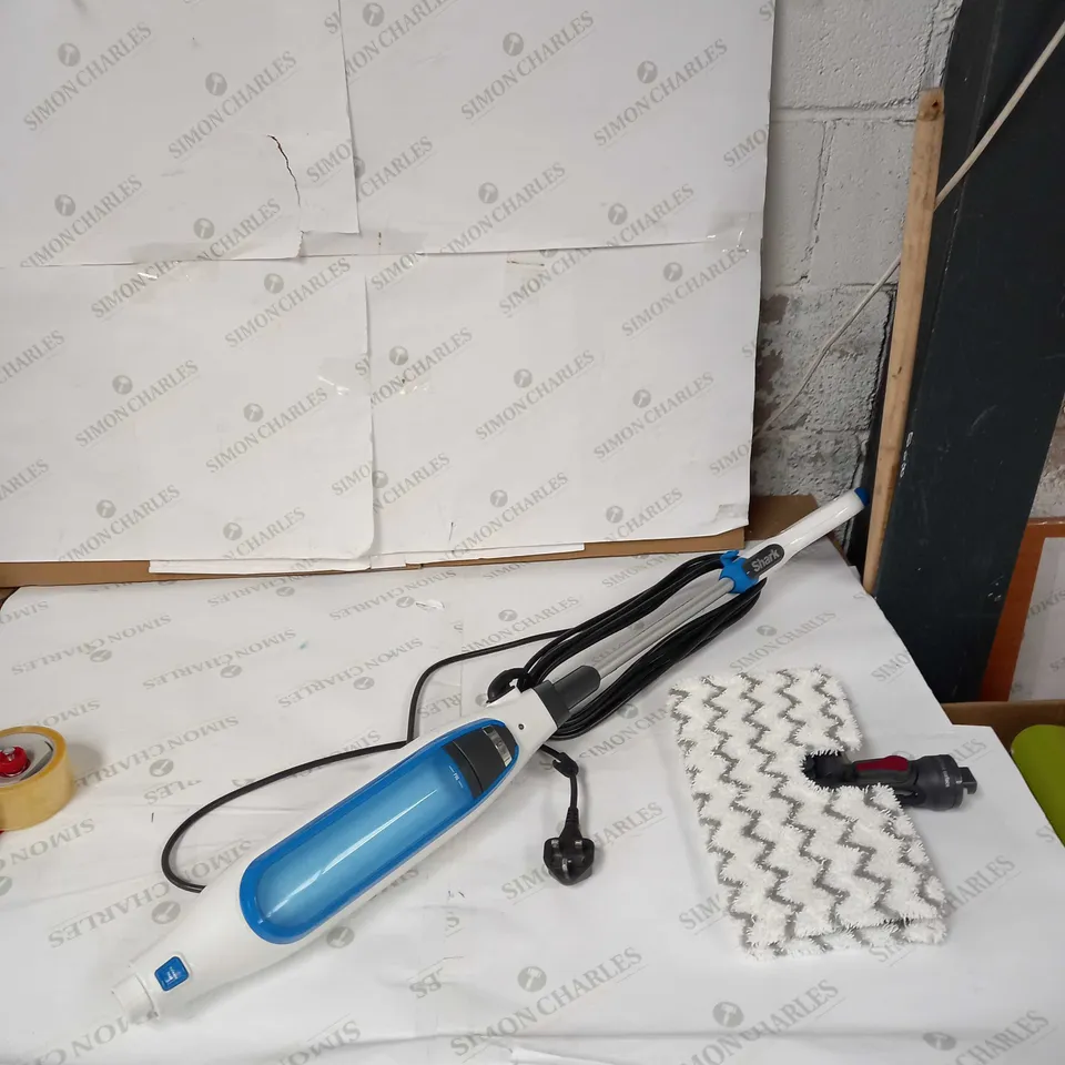 SHARK KLIK AND FLIP STEAM MOP 