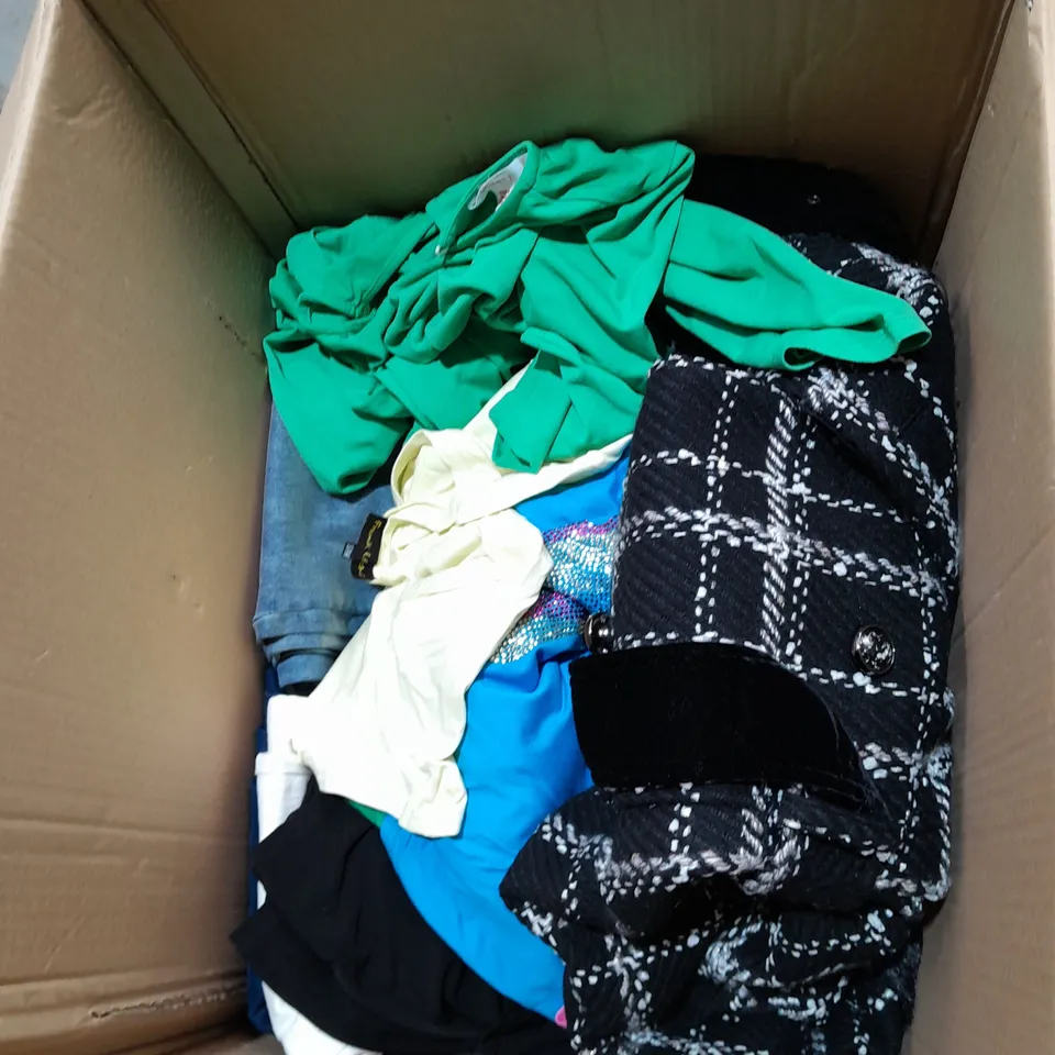 BOX OF ASSORTED WOMENS CLOTHING TO INCLUDE COATS, TOPS, JEANS ETC