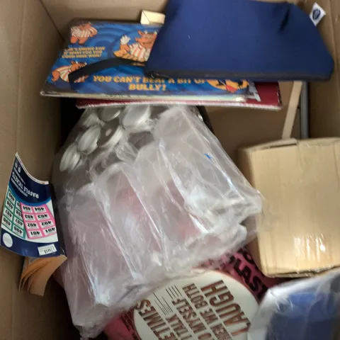 BOX OF APPROXIMATELY 15 ASSORTED HOUSEHOLD ITEMS