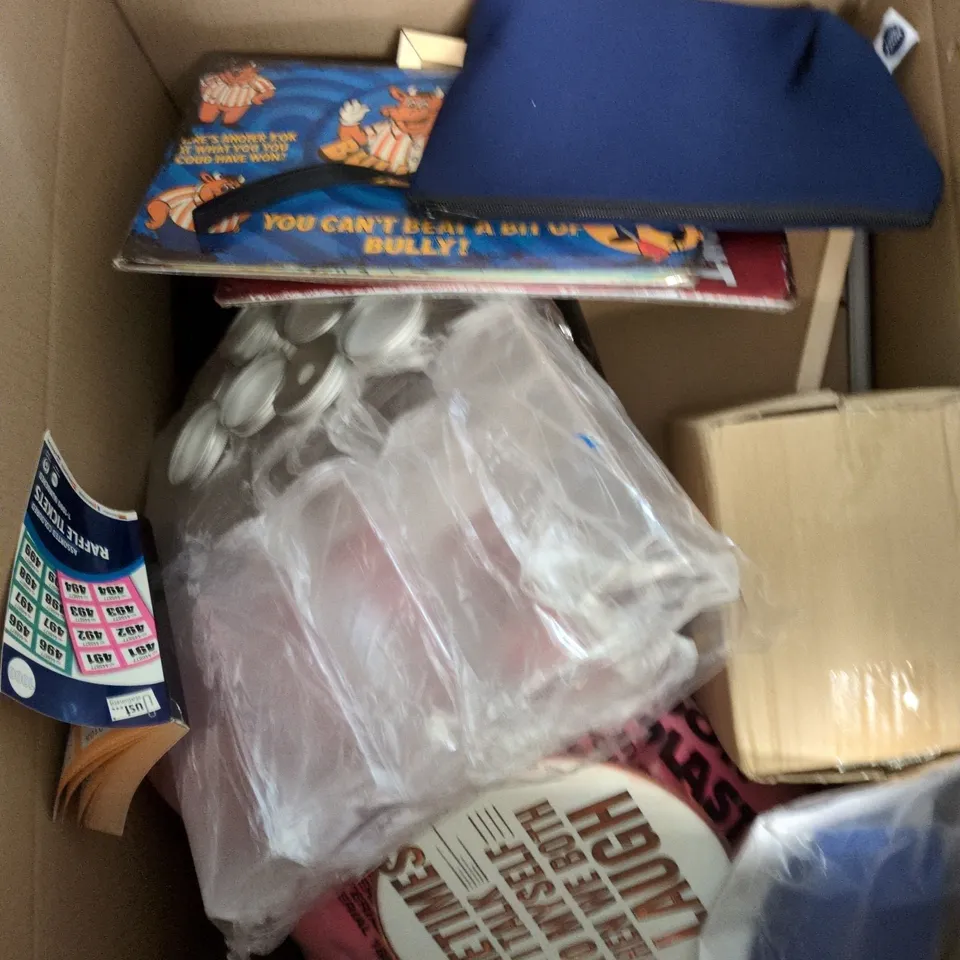 BOX OF APPROXIMATELY 15 ASSORTED HOUSEHOLD ITEMS