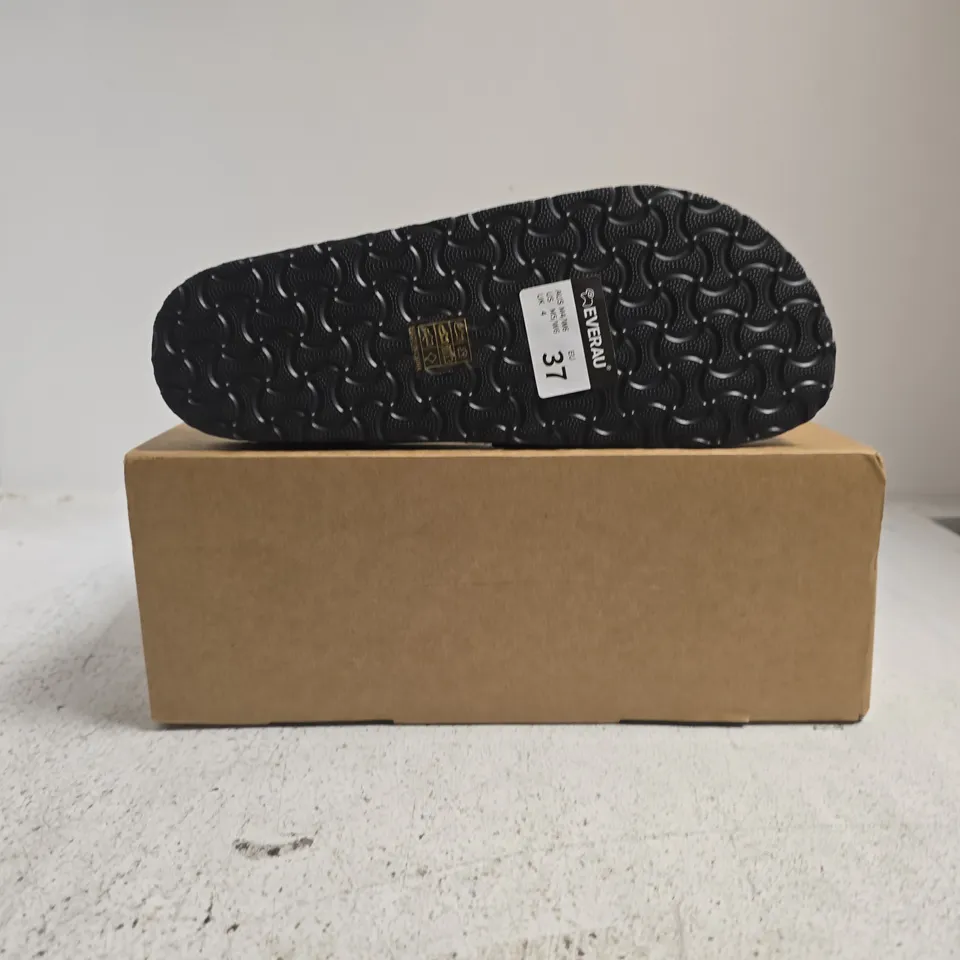 BOXED PAIR OF EVERAU OPEN TOE SANDALS IN NAVY SIZE EU 37