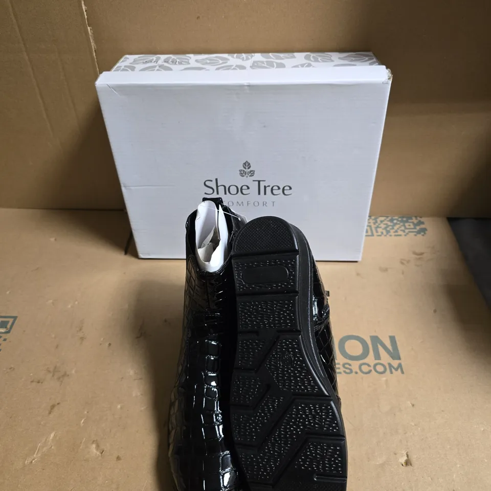 SHOE TREE COMFORT BLACK CROCODILE-EMBOSSED ANKLE BOOT - UK SIZE 6