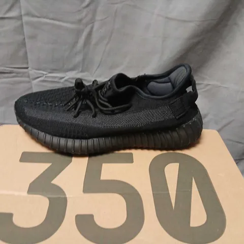 ADIDAS YEEZY BOOST 350 V2 BLACK SNEAKERS SIZE 6