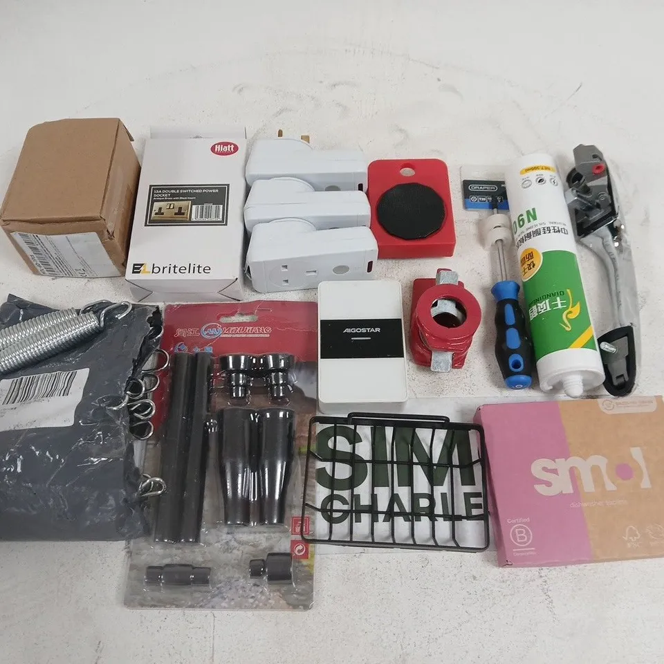 LOT OF ASSORTED HOUSEHJOLD ITEMS TO INCLUDE DISHWASHER TABLETS, HOOKED SPRINGS AND VARIOUS FITTINGS