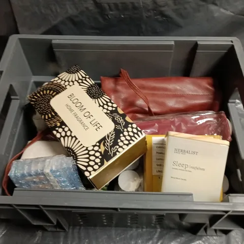 APPROXIMATELY 10 ASSORTED HOUSEHOLD ITEMS TO INCLUDE CANDLES, FRANGRANCES AND LED BULBS 