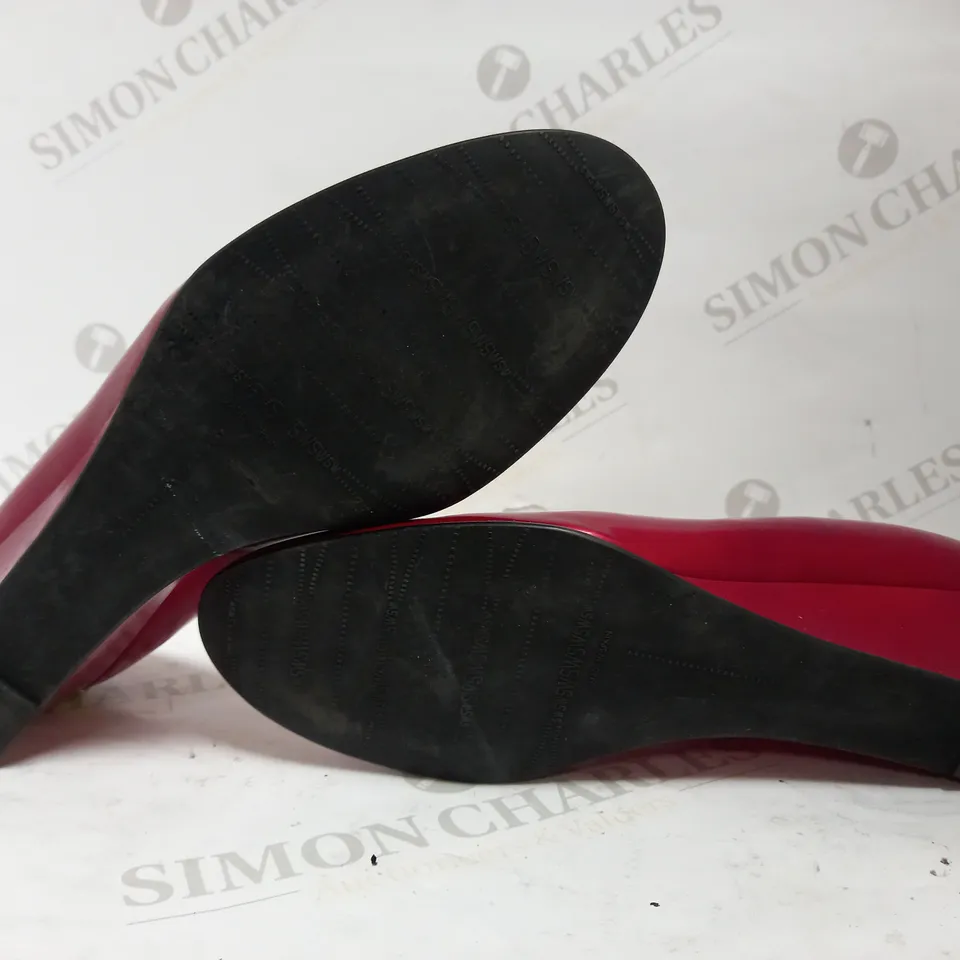 RUSSELL & BROMLEY STUART WEITZMAN RED WEDGE SHOES UK SIZE UNSPECIFIED - APPROXIMATELY 7