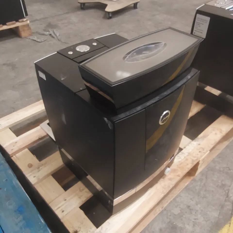 JURA GIGA COMMERCIAL COFFEE MACHINE 