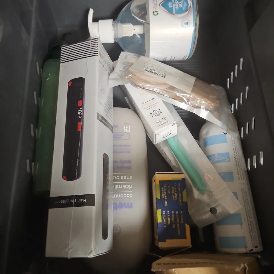 APPROXIMATEY 20 ASSORTED HEALTH AND BEAUTY PRODUCTS TO INCLUDE - BYOMA EYE GEL - AKT DEODORANT BALM - L'OREAL GENTLE MAKEUP REMOVER - CETRABEN EMOLLIENT CREAM - ETC