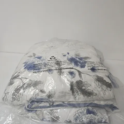 BLUE / GREY FLORAL DESIGN QUILT