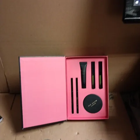 TED BAKER LONDON LIP COLLECTION – MAKEUP SET (BOXED)