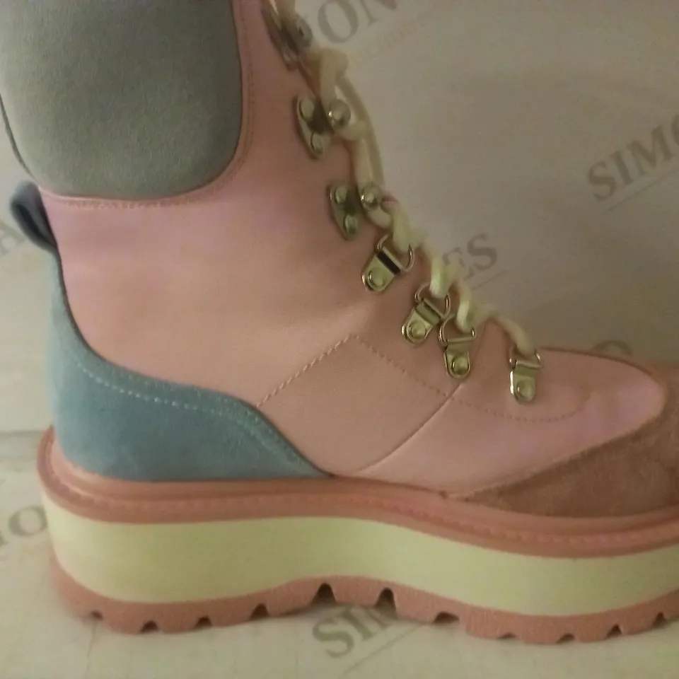 BOXED PAIR OF KOI WOMEN'S PLATFORM ANKLE BOOTS SIZE 6