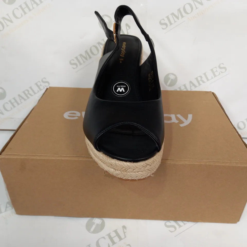 BOXED PAIR OF EVERYDAY OPEN TOE WEDGES IN BLACK UK SIZE 6