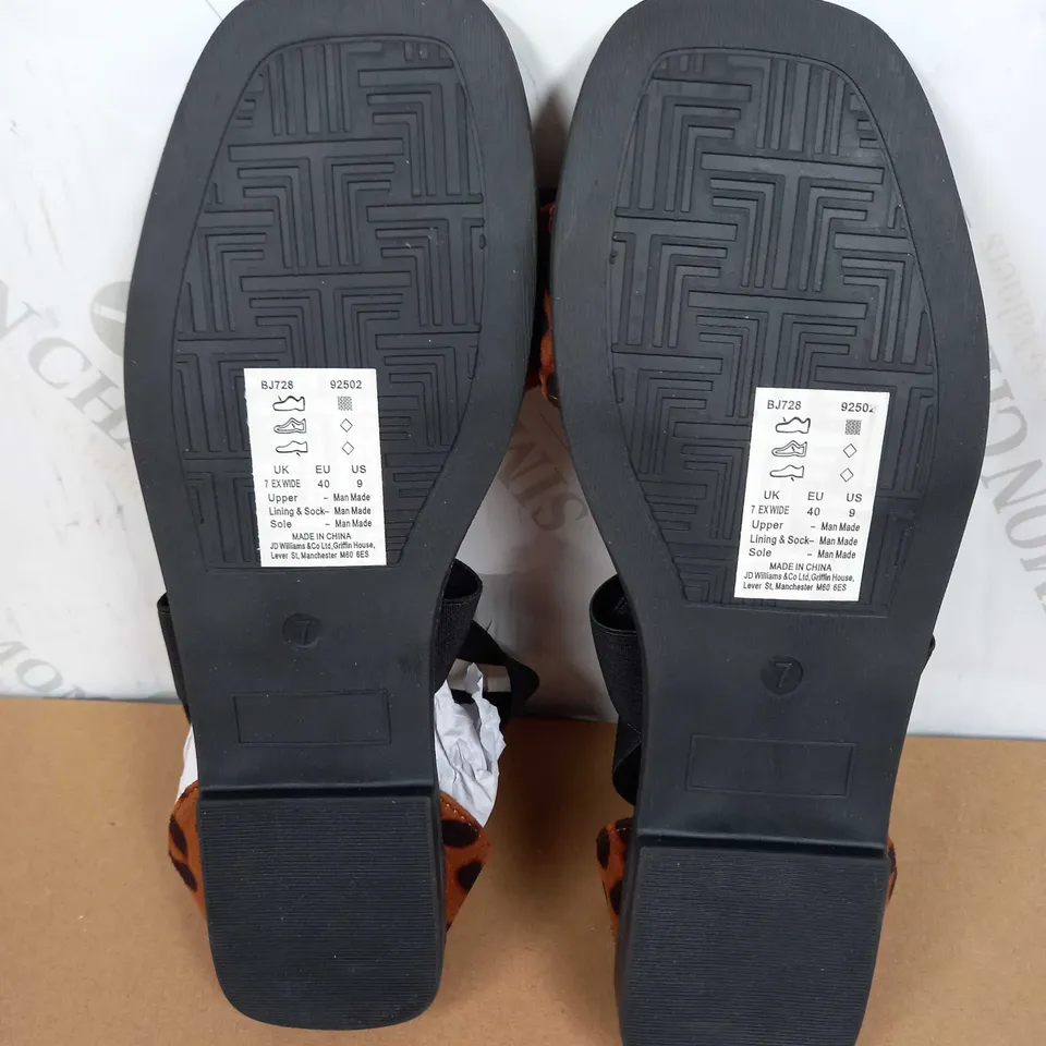 PAIR OF SIMPLY BE SANDALS (BLACK, LEOPARD), SIZE 40 EU