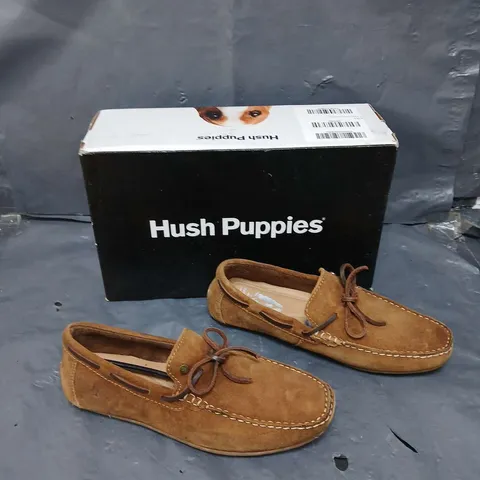 HUSH PUPPIES MENS RUEBEN BOAT TAN - UK 6