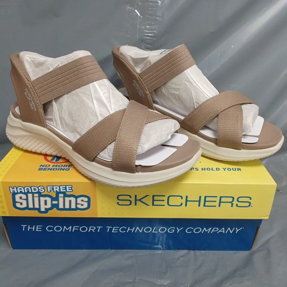 BOXED PAIR OF SKECHERS ULTRA FLEX OPEN TOE SANDALS IN MOCCA SIZE 6